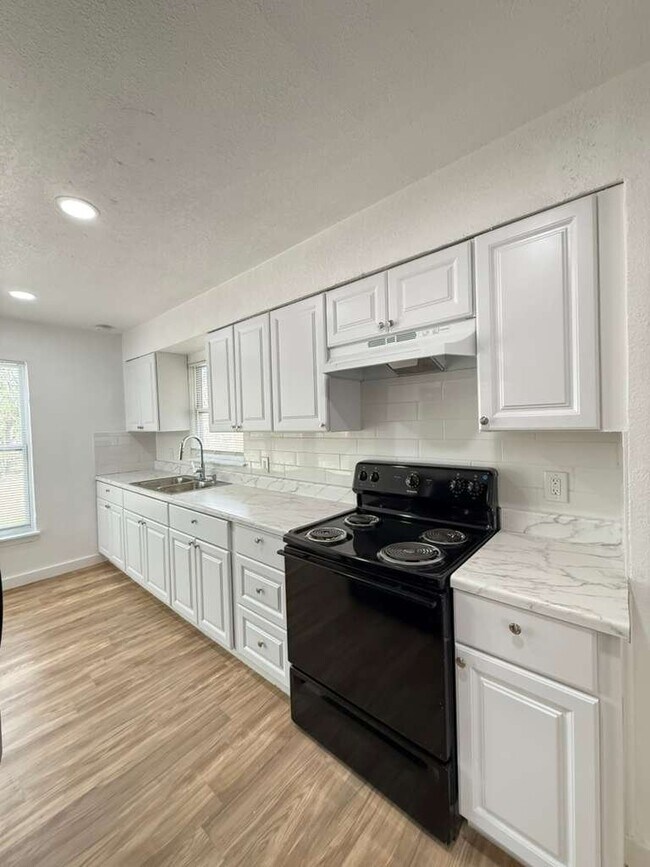 Photo - 339 Brettonwood Dr