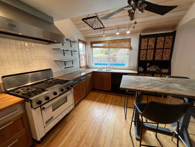 Photo - 18260 Las Lomas Rd