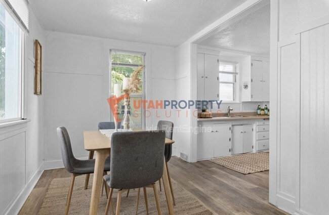 Photo - 2263 S Green St