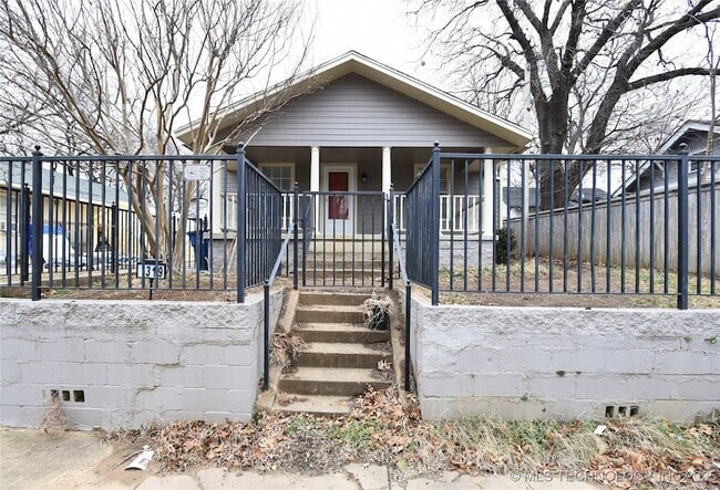 Building Photo - 319 S Gillette Ave Rental