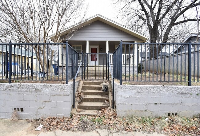 Building Photo - 319 S Gillette Ave Rental