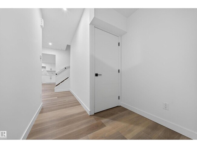 Photo - 5213-104A 104a St NW