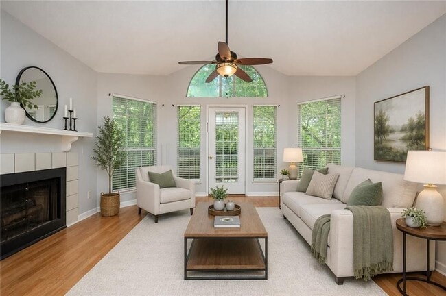 Photo - 915 Wentworth Ct