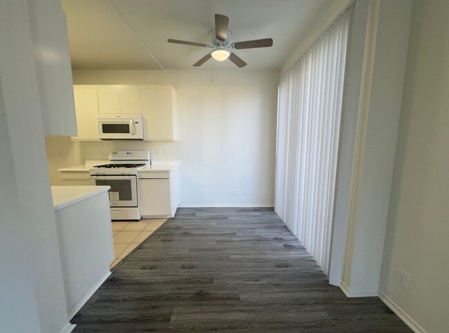 Photo - 4343 Whitsett Ave Unit 201