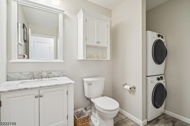 Photo - 11 Sentinel Ct Unidad F