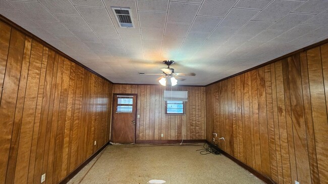 Photo - 298 Lindale Ave