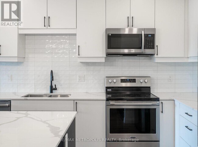Photo - 3900 Savoy St