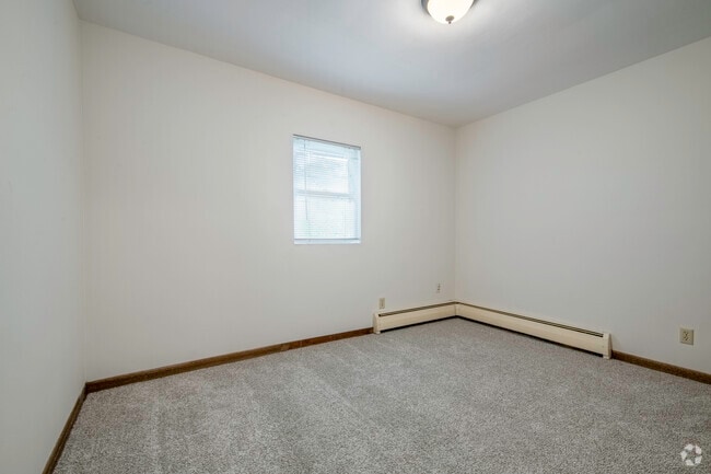 1BR, 1BA - 785SF