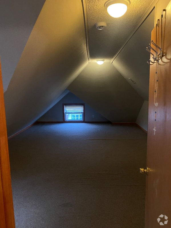 Building Photo - 334 Pennington St Rental