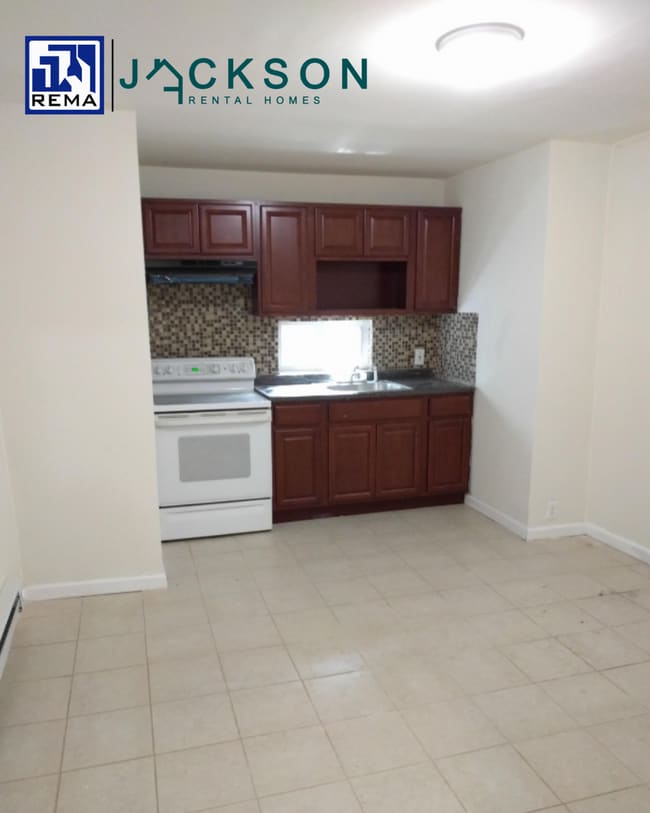 Building Photo - 6012 Irving St Unit - 2