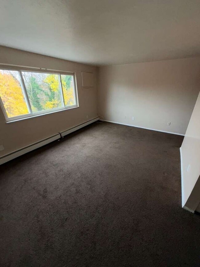 Building Photo - 14815 Euclid Ave Unit 303