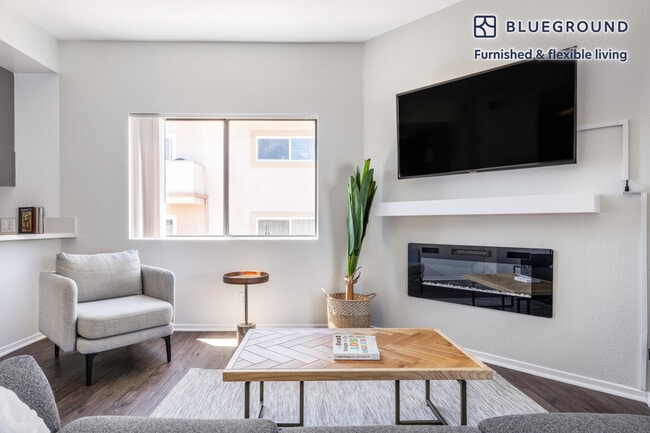 Photo - 711 N Sweetzer Ave Unidad FL2-ID430