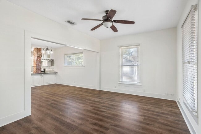 Photo - 900 S Division St