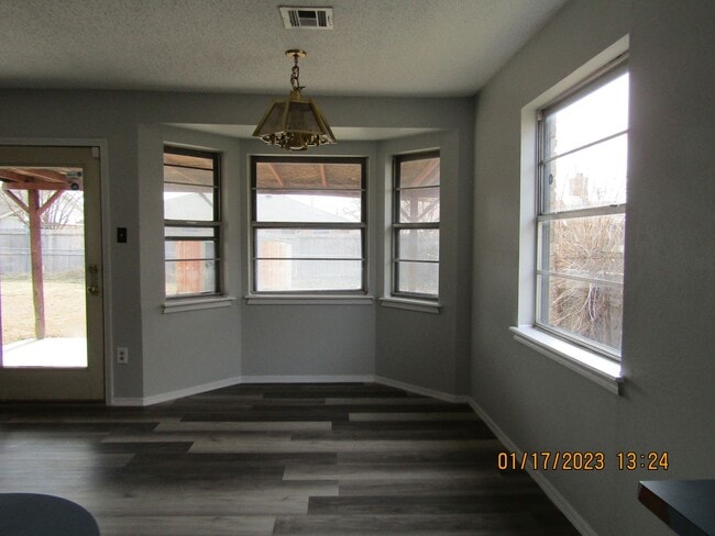Photo - 7008 NW Kingsbury Ave