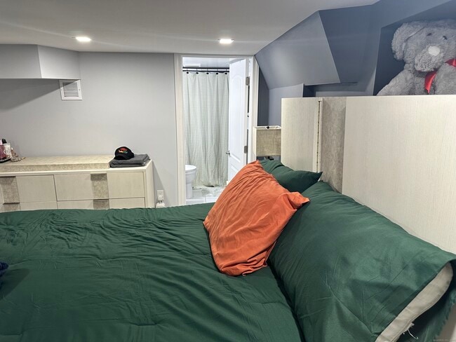 Photo - 104 Cambridge St