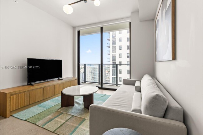 Photo - 11 NE 6th St Unidad 3213