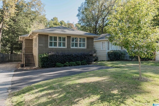 Photo - 615 Broadway St