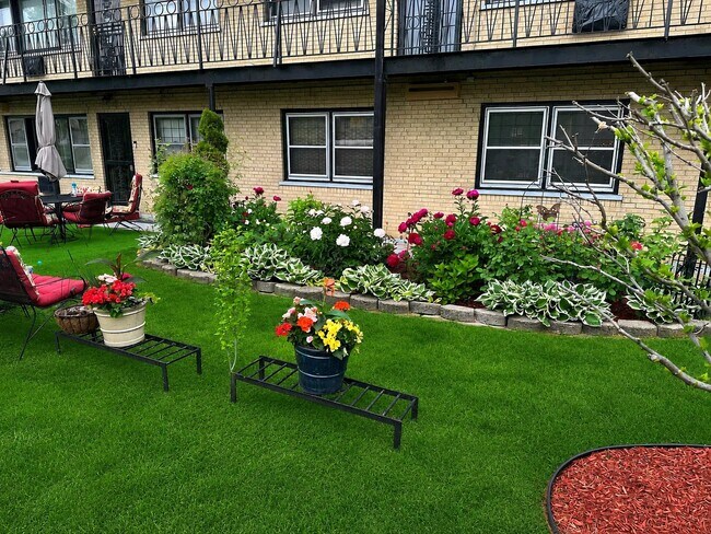 Photo - 7043 S East End Ave Unidad 2B