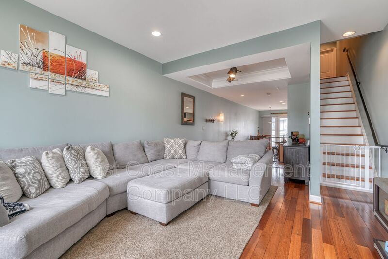 Photo - 928 S Robinson St