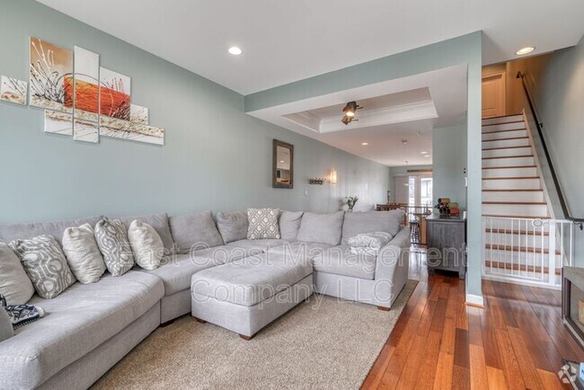 Building Photo - 928 S Robinson St Rental