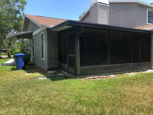 10101 Lake Oak Cir