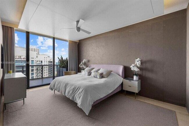 Photo - 5875 Collins Ave Unit PH7