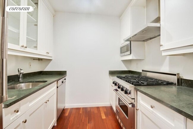 Photo - 400 E 51st St