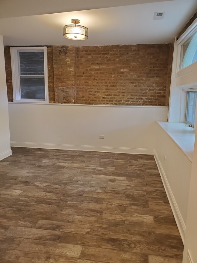 living room - 800 S Bishop St Apartments Unit garden