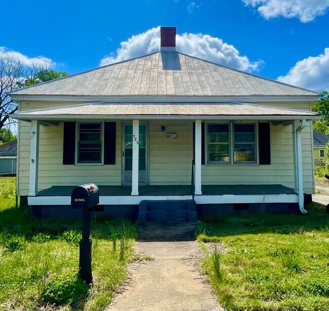 Building Photo - 383 Wesley St
