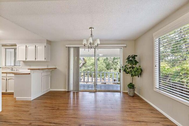 Photo - 735 Oak Knoll Dr