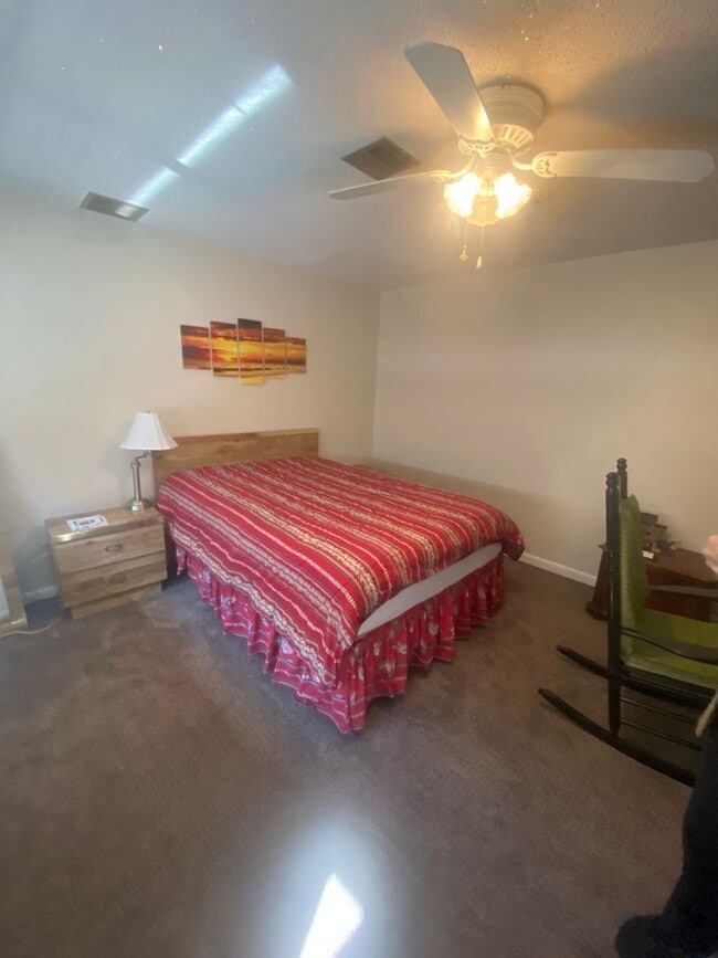 Photo - Cute 1 bedroom 1 bathroom PRIVATE ENTRANCE ROOM RENTAL- utilities included