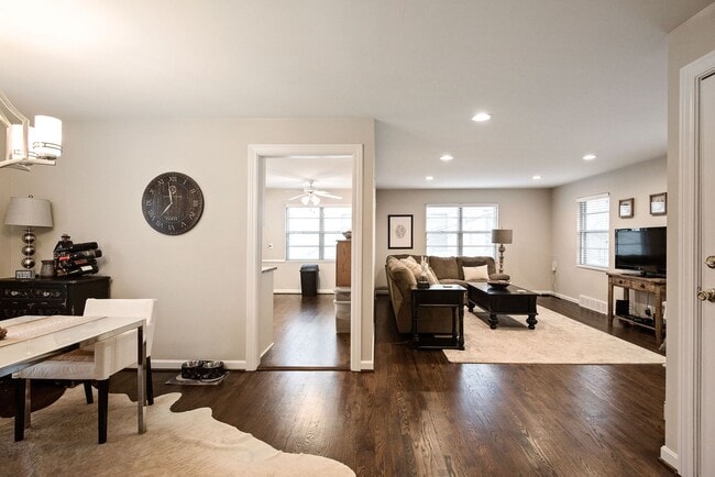 Photo - 7622-7624 MAIN STREET Unit 7622