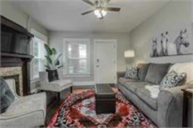 Photo - 2710 Holmes St