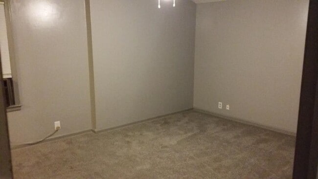 Building Photo - 1417 W Short Ave Unit B