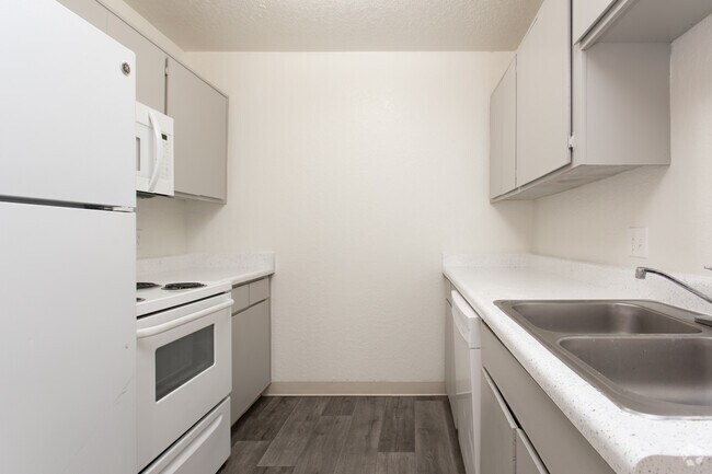 1BR, 1BA - 471 SF - Kitchen - Mountain Vista