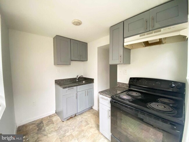 Photo - 3329 Malta St