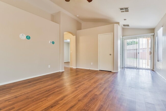 Photo - 115 N Ramada Cir