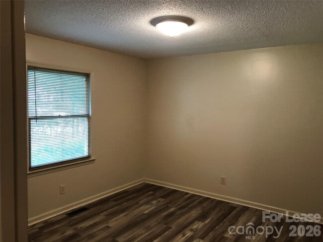 Photo - 3009 Chestnut Rd