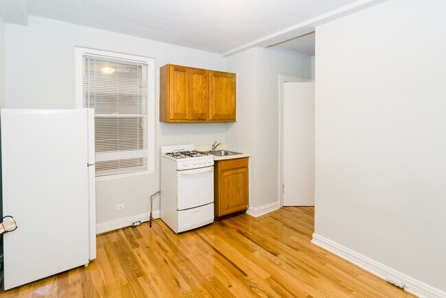 533 W Roscoe St Unit 201