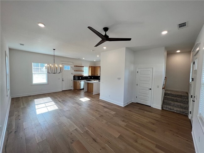 Photo - 5456 Hackett St