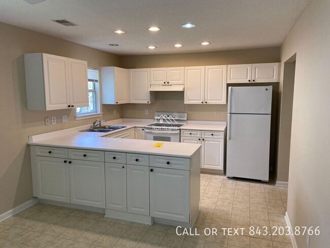 Photo - 9222 Ayscough Rd