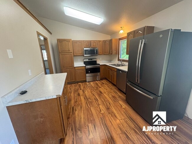 Photo - 2208 S Larch Ave