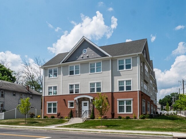 Building Photo - 7 Hospital Ave Rental