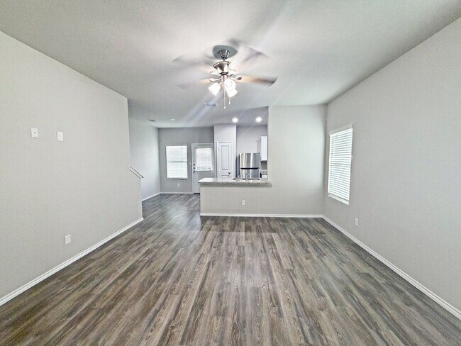 Photo - 254 Marigold Pl