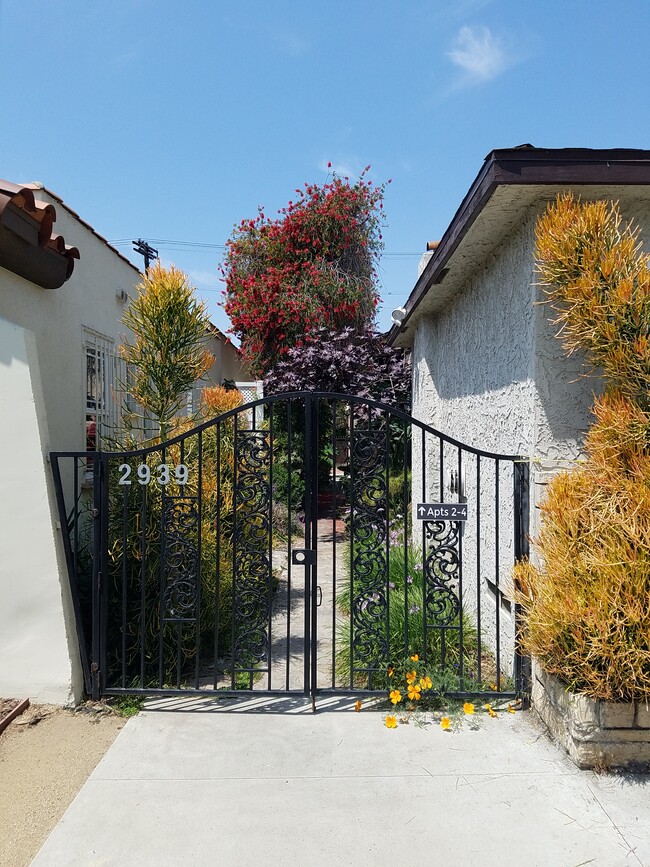 Photo - 2939 S Bronson Ave Unidad 4