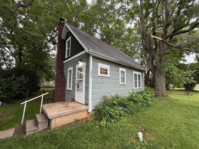 Building Photo - 1424 S Meeker Ave Unit 2502 E 8th St