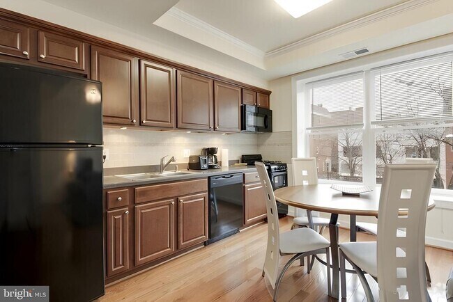 Building Photo - 1917 18th St NW Unit 2 Rental