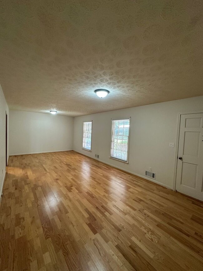 Photo - Available now, 3/2 with large unfinished basement, in University Heights
