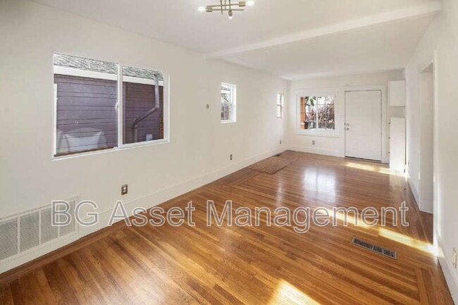 Photo - 5524 Shattuck Ave.