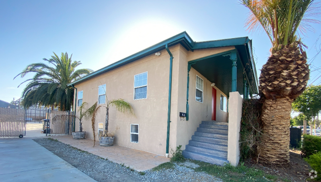 Building Photo - 1595 Pomona Ave Unit B Rental